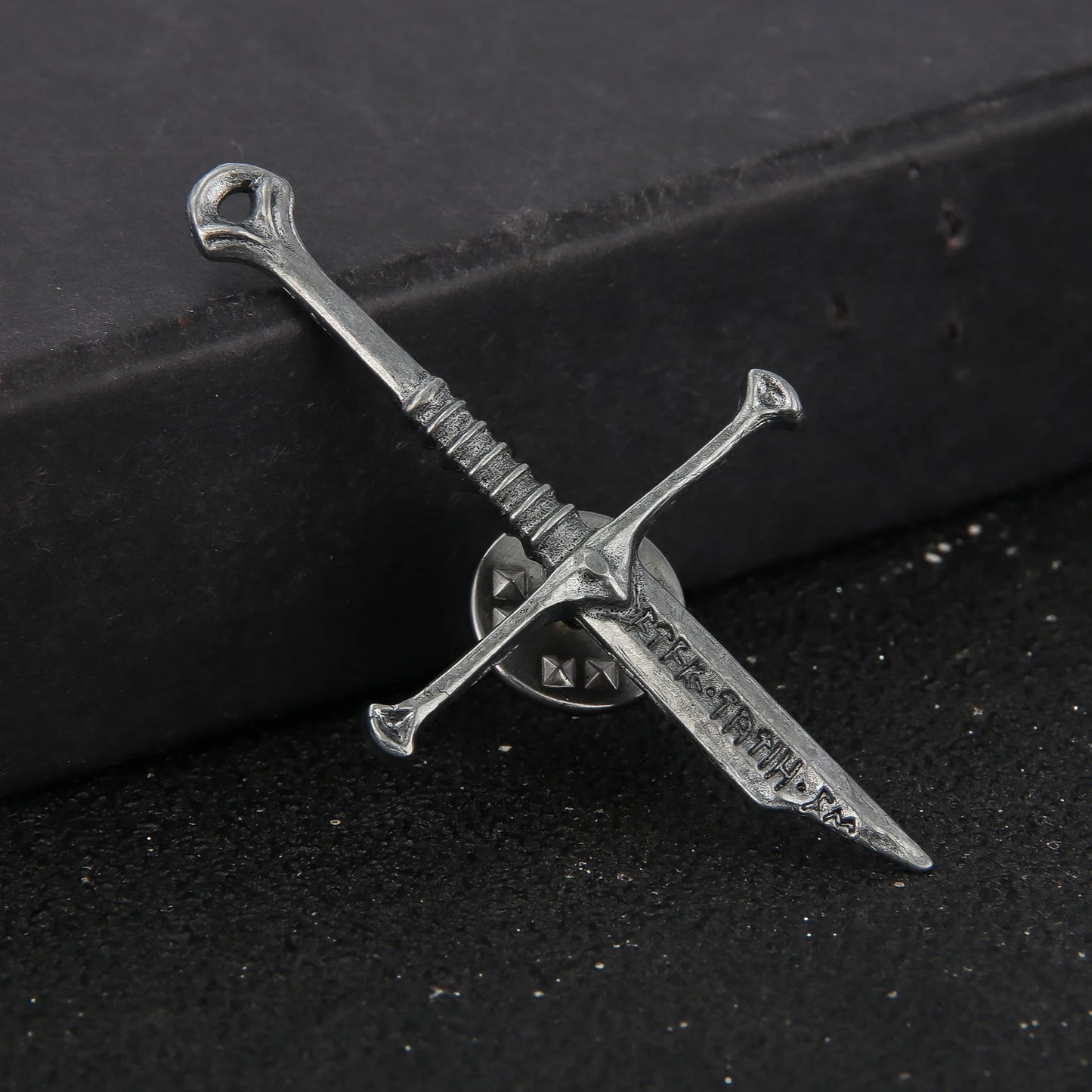 Pendentif Epée Tarsil brisée Seigneur des Anneaux !